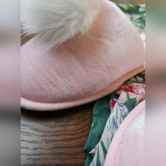 Bunny Slippers Victoria's Secret Pink Fuzzy Bunny Tail Slippers - Picture 4 of 7